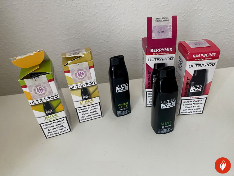 Mehrere Ultrapods mit Verpackungen auf einem Tisch